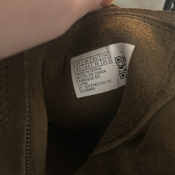 Green Faux Suede TOMS Boots - Picture 3 of 3